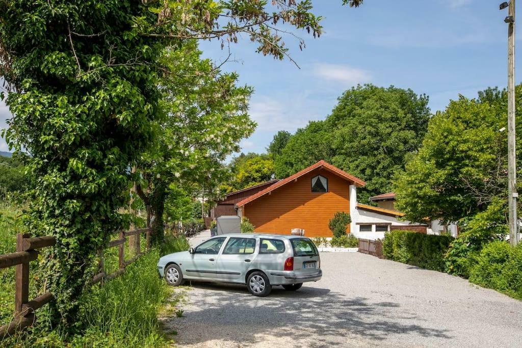 Domaine Des Ecuries - Appartements Meubles A Talloires Exterior photo