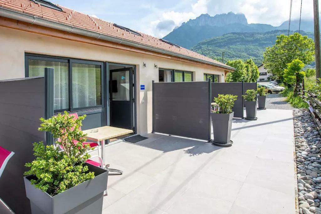Domaine Des Ecuries - Appartements Meubles A Talloires Exterior photo