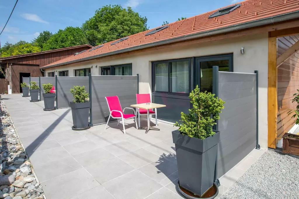 Domaine Des Ecuries - Appartements Meubles A Talloires Exterior photo